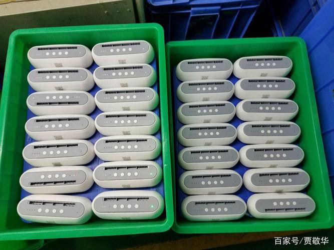 脏污的共享充电宝表面特写