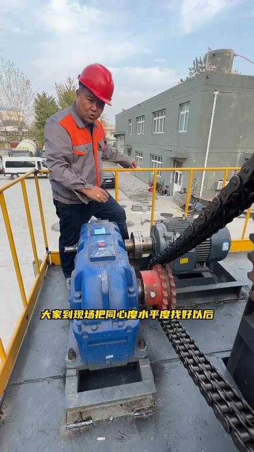 提升机厂家技术人员现场维护减速机