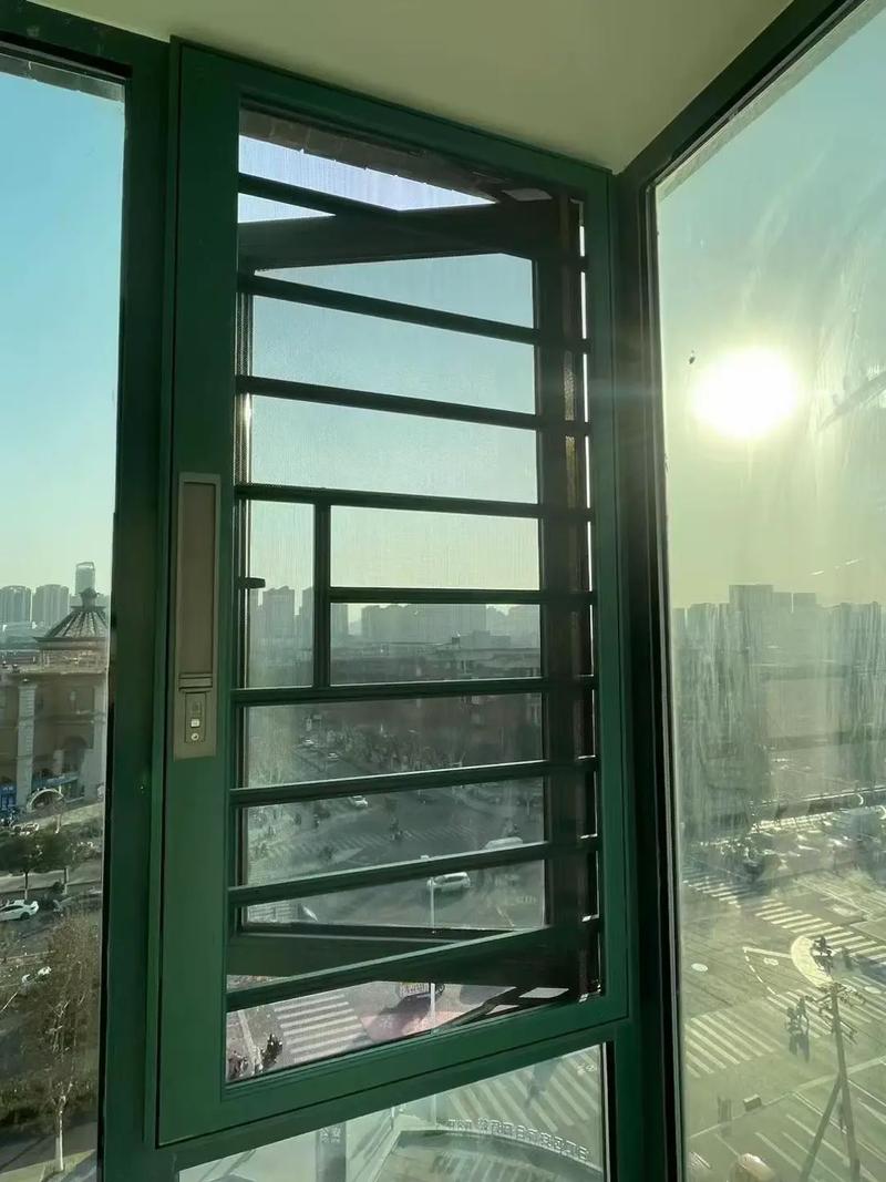 金刚网纱窗带锁和儿童防护栏杆