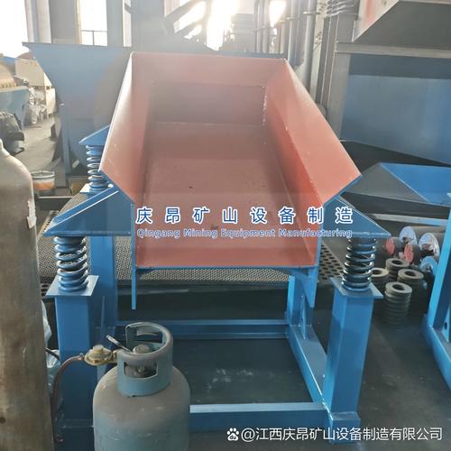 网上搜“振动给料机厂家”？十家可能有八家是XX