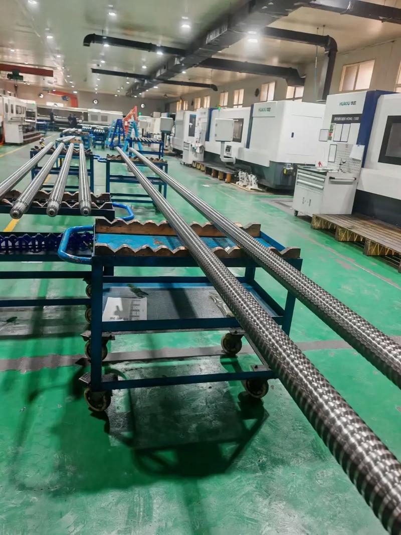机械车间拆解滚珠丝杠实物图