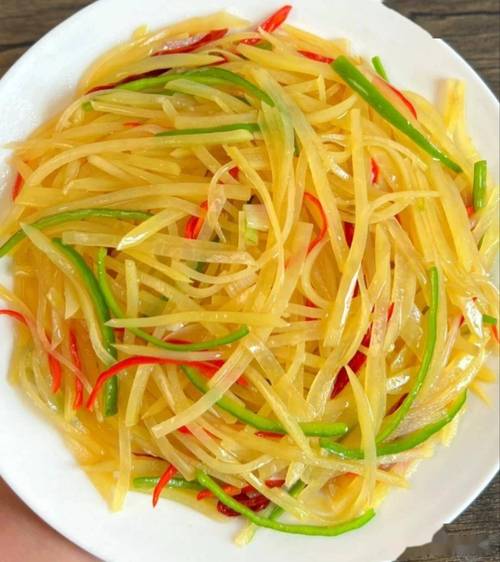 炒土豆丝老是粘锅？泡水和醋是关键！