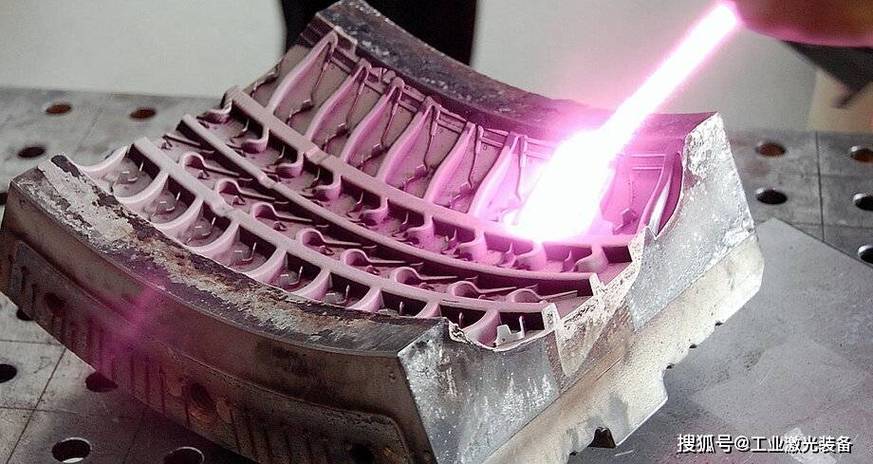 工业模具激光清洗现场作业图