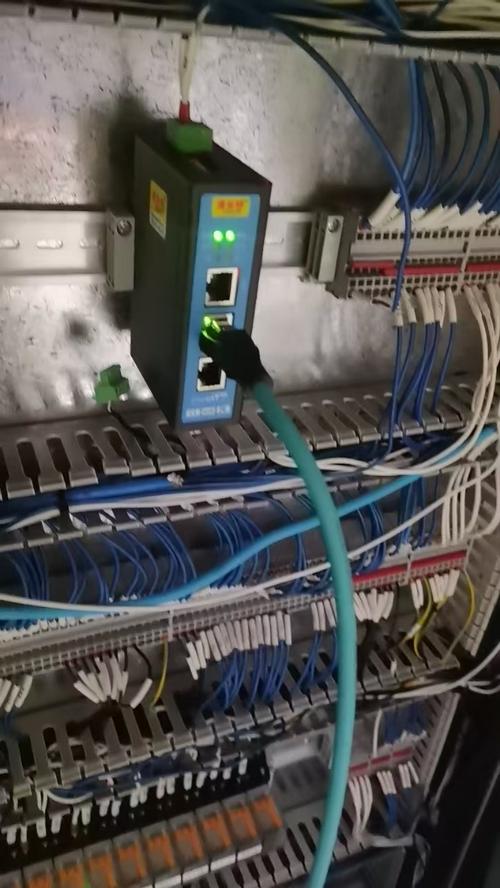 老旧车间PLC设备与工业网关接线实景