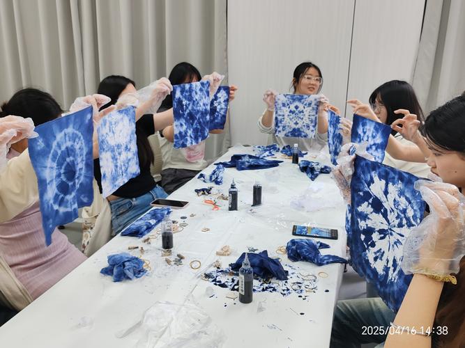 中小学劳动周学生扎染作品展示