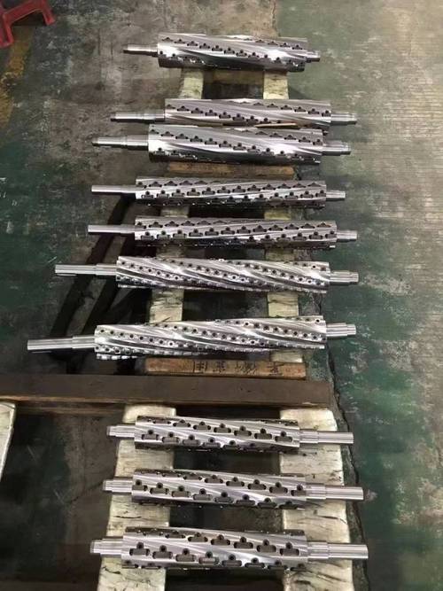 切胶机刀轴装配加工现场