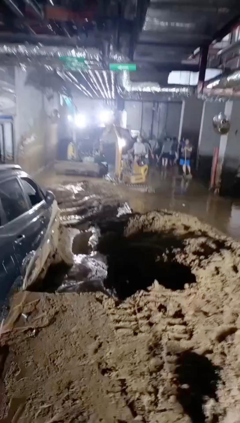 地下车库集水井淤泥堵塞现场实拍