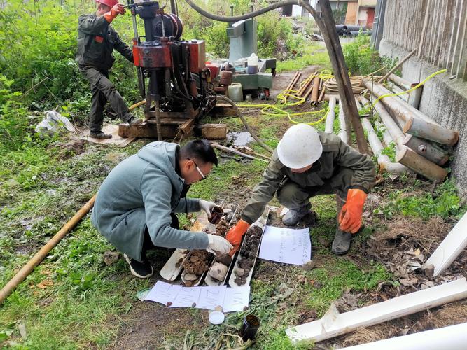 土壤修复技术污染场地高分辨率调查钻孔取样现场图
