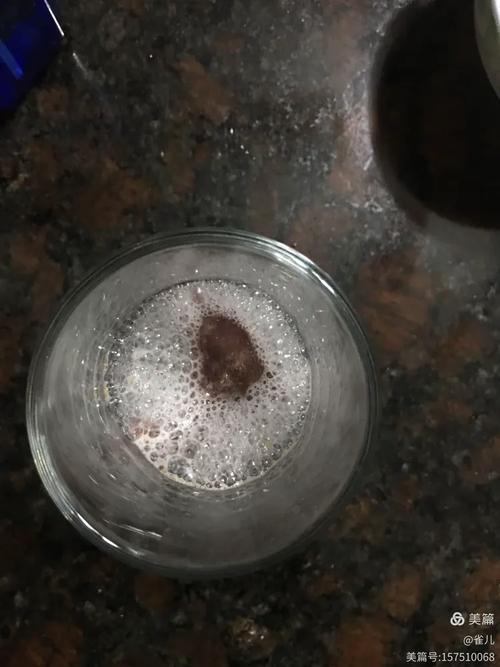 双氧水分解加入猪肝产生气泡实验特写