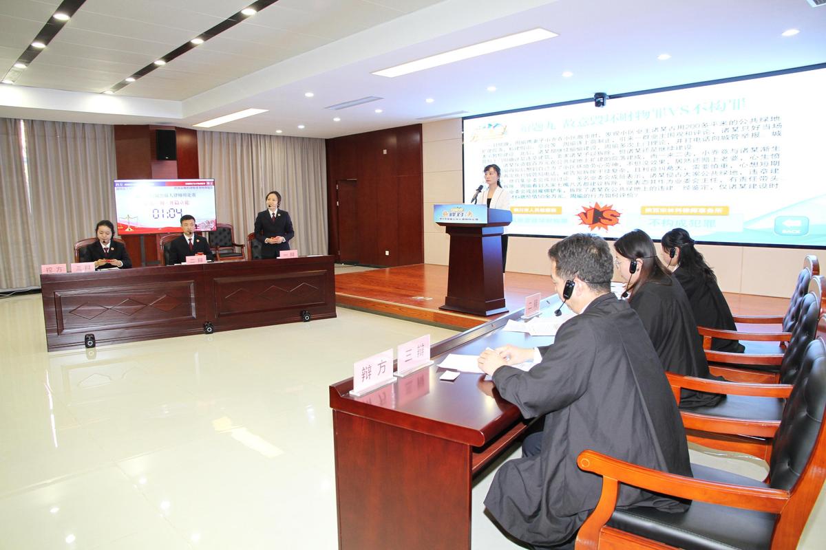 法庭上婚姻纠纷律师辩论场景