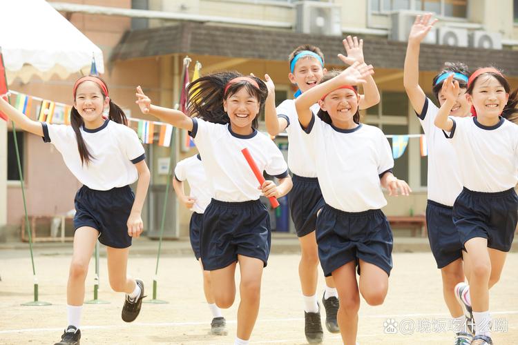 小学孩子做划关键词阅读理解答题场景