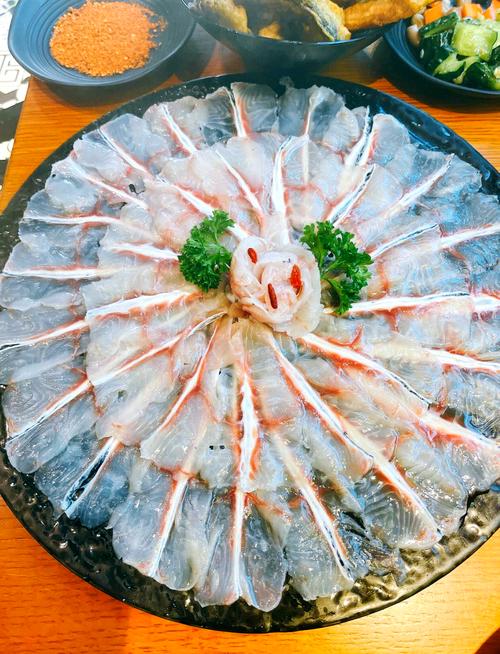 蜈支洲岛海边排挡新鲜现切石斑鱼片