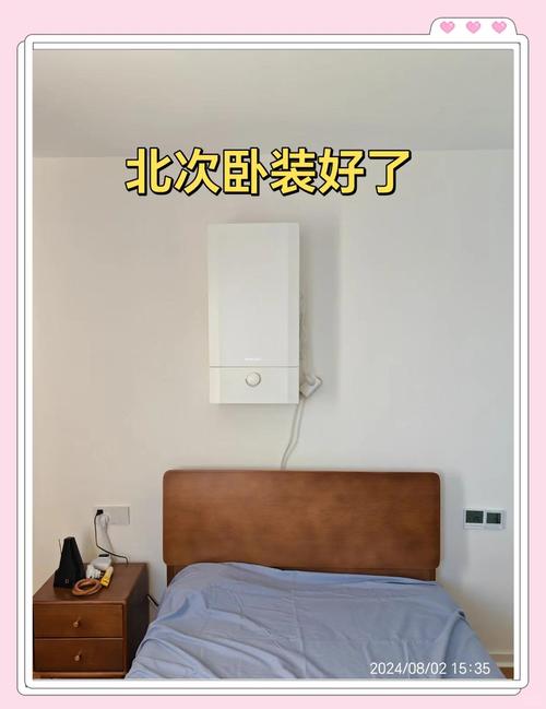 壁挂新风安装实景图,已装修卧室