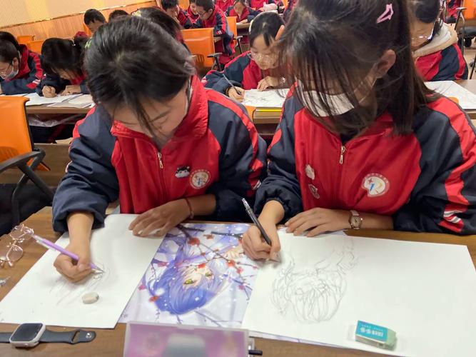城市小学课后艺术社团活动场景