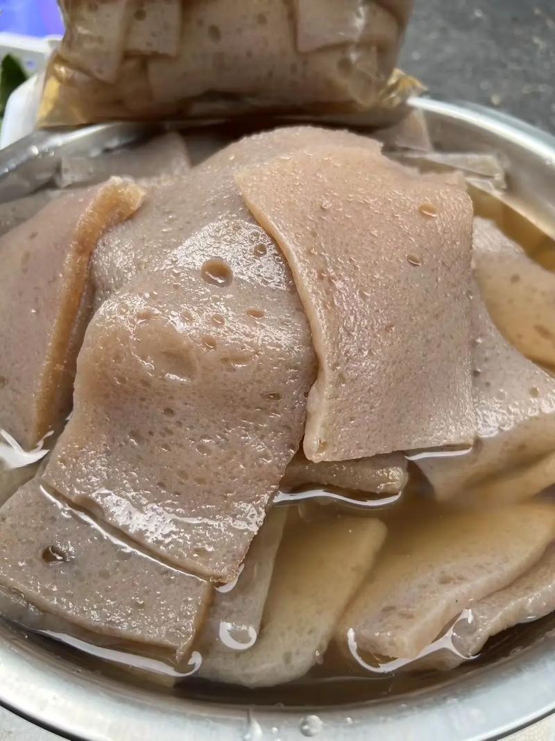 南漳薛坪农家院泡在山泉水里的手工魔芋块