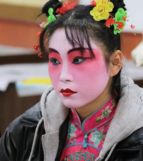 陕西陇县社火桃胶底妆化妆