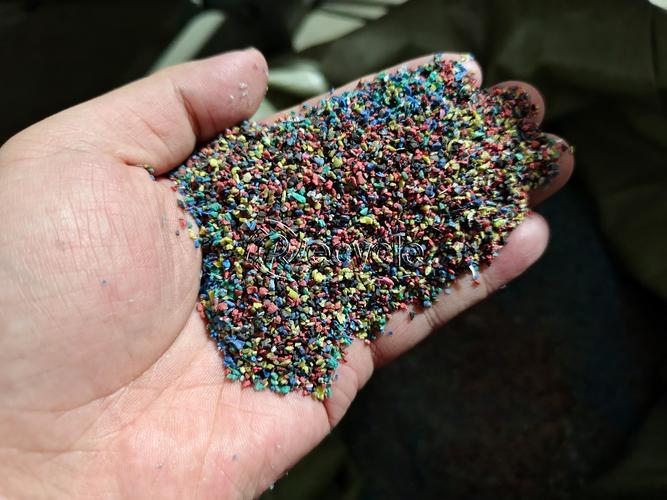铜米机分选出的高纯度铜颗粒样本
