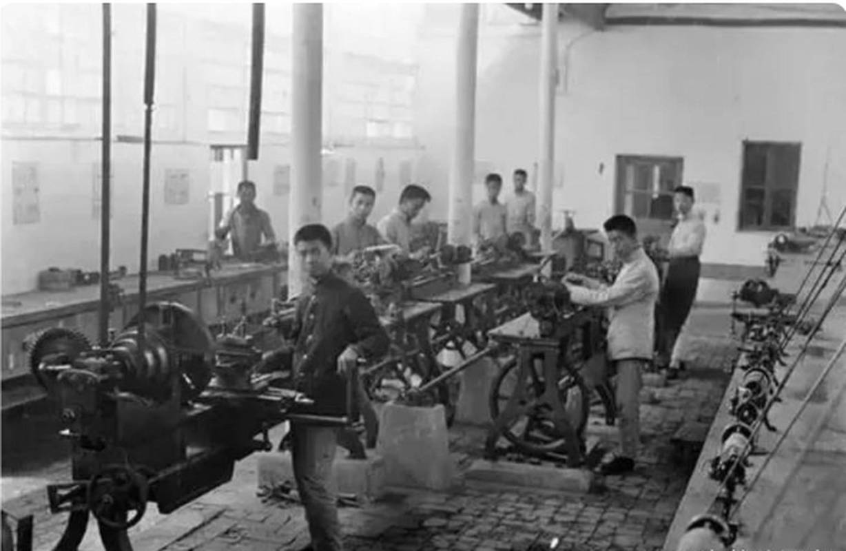八十年代机械车间手工画图工具台