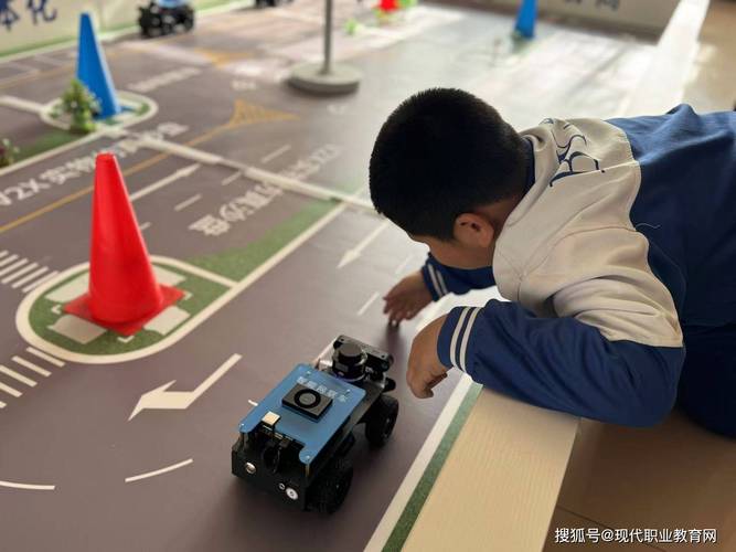 多种AI教育玩具和工具,包括图像识别小车和简单机器学习实验套件