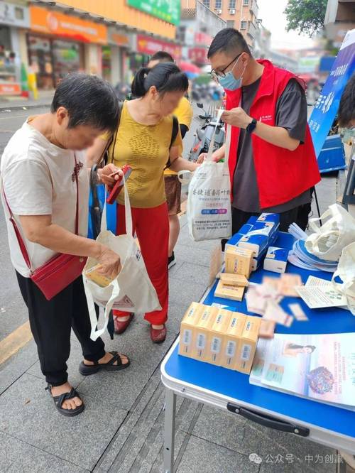 社区门口保健品推销现场实拍