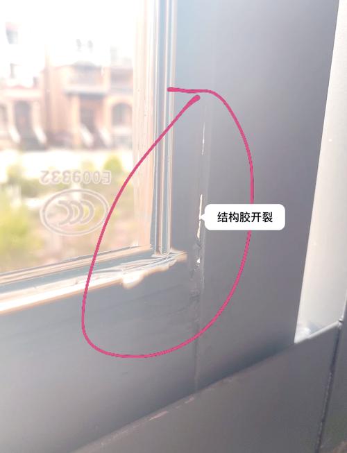 中空玻璃侧边密封胶开裂细节图
