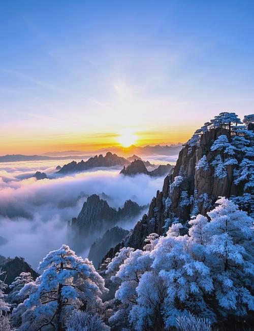 5. 黄山:云海与雪的几何交响