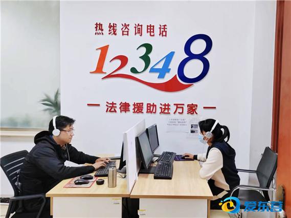 12348公共法律服务热线接线员工作场景 免费法律咨询电话