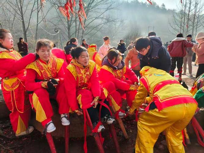 湖北南漳东巩高跷非遗民俗表演