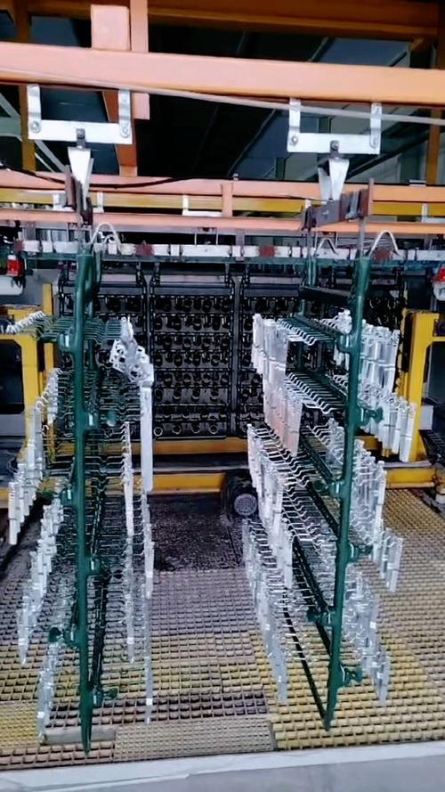 机械零件电镀挂具吊装车间现场图