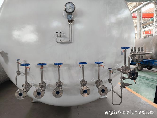 工业液态二氧化碳高压储罐外观