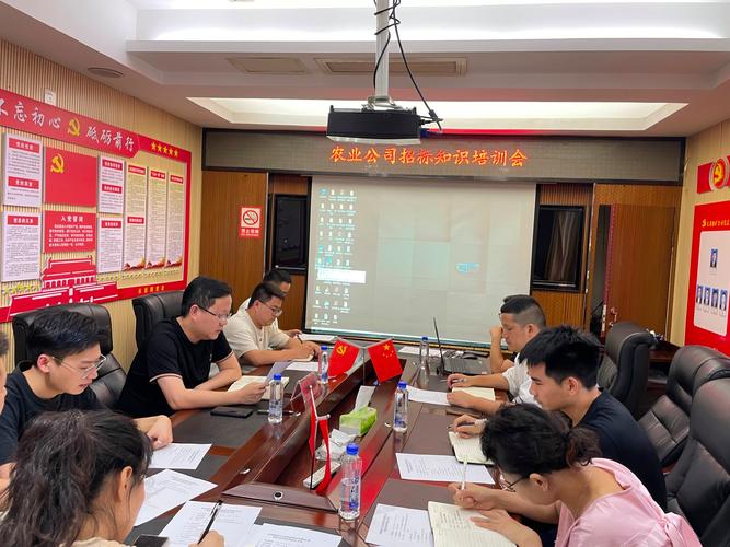 跨部门短会当场确认分工白板照片