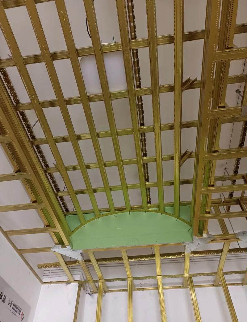 旧房翻新轻钢龙骨吊顶安装现场图