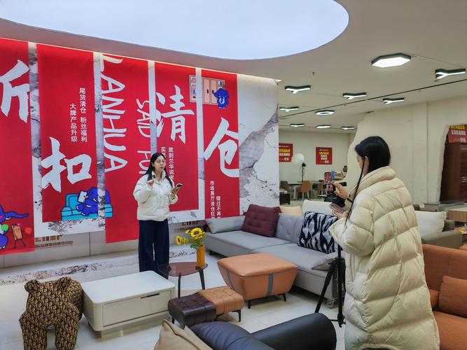 五金垂类直播间线下实体带货场景