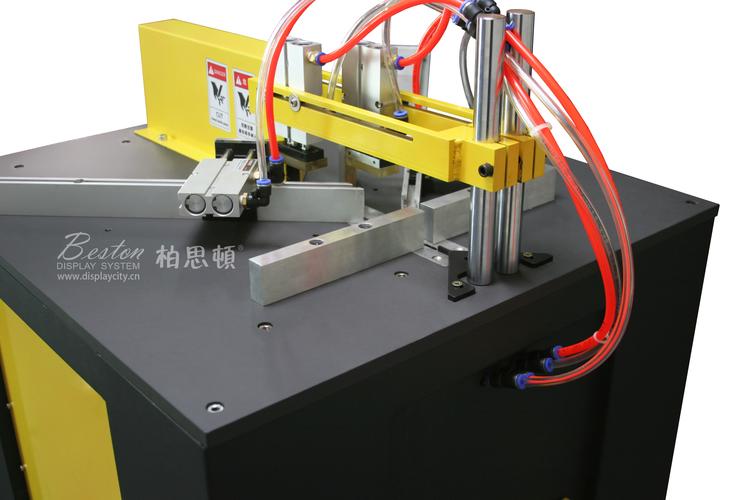 型材切割机在铝合金门窗加工车间使用场景
