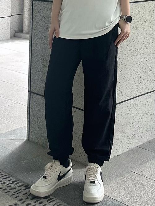 长途飞行舒适宽松长裤穿搭
