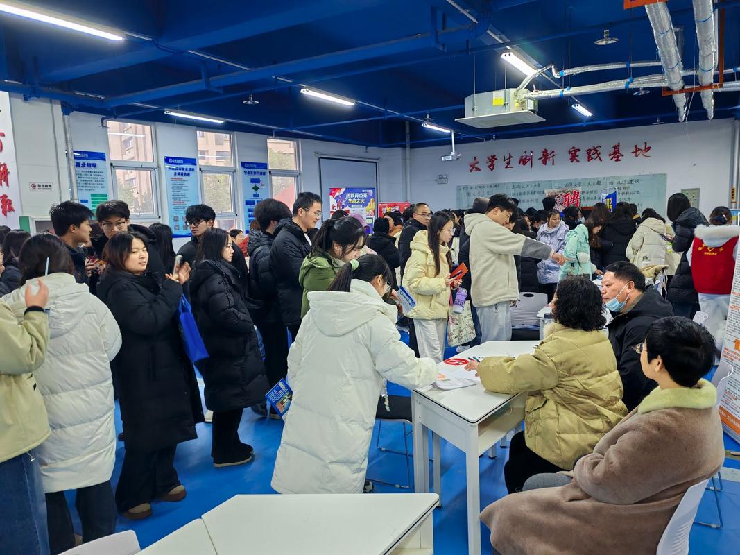 某双一流大学文史哲专业毕业生招聘会冷清场面