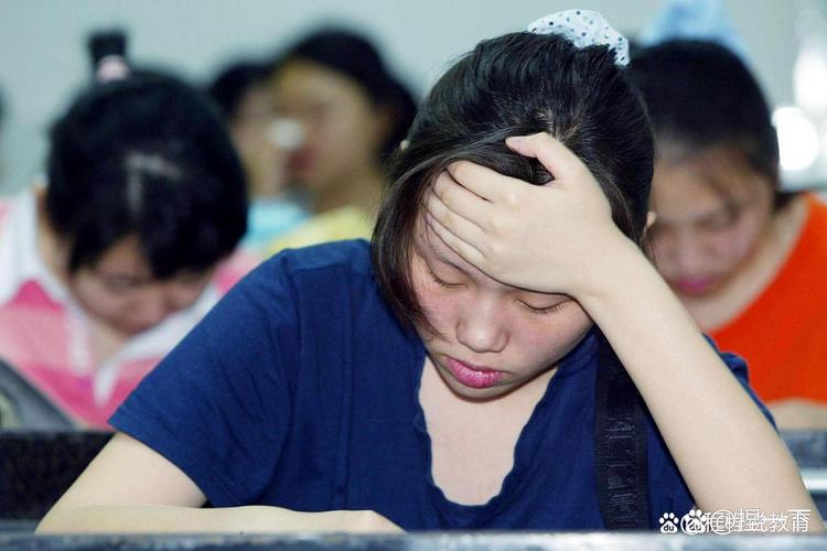 考研学生深夜崩溃哭泣