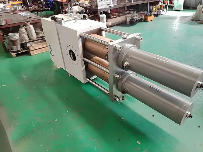 造粒机自动换网器工作时高温熔体流出瞬间