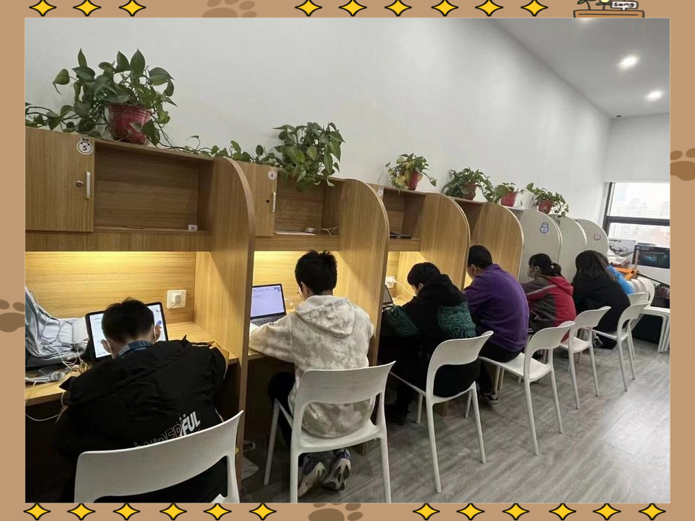 工业园区父母自习室线下交流场景图