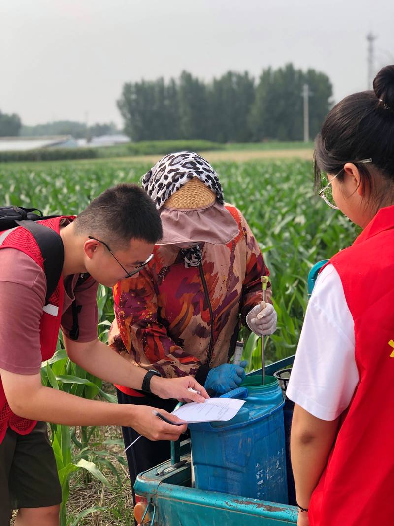 第三方科研项目社会效益评估田间调研现场