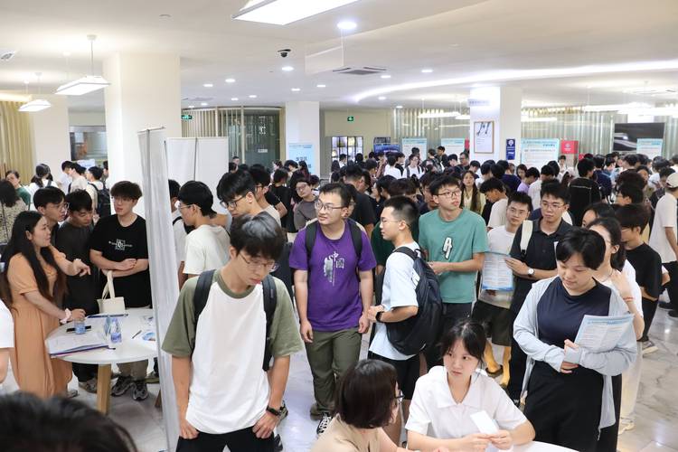 秋招校招群面讨论现场实拍图