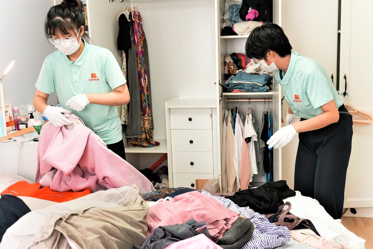 日式整理师上门帮客户筛选闲置物品实拍