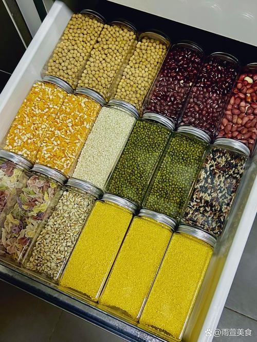 家庭厨房多种素食杂豆杂粮摆放图