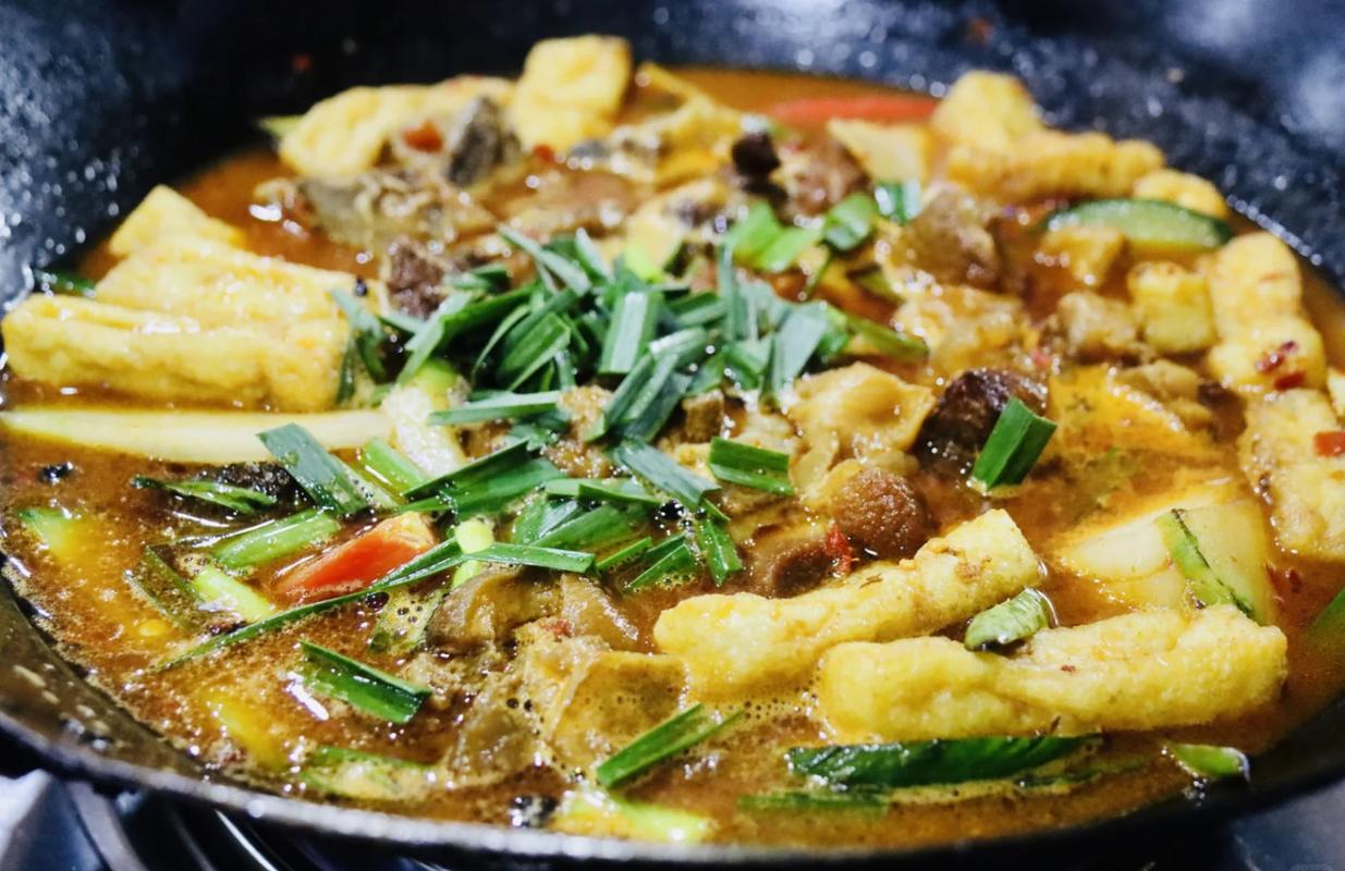 三、三下锅：油脂与香料的乳化博弈