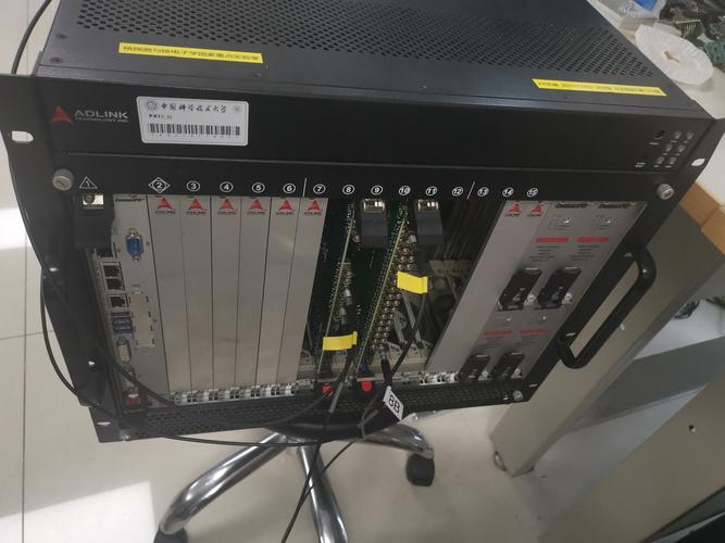 模块化自动化测试系统PXI机箱内部