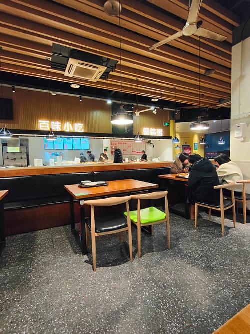 写字楼底层早餐店分时复用空间实景