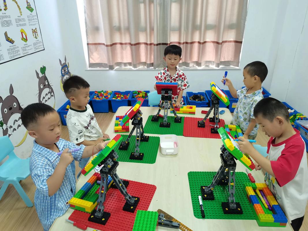 儿童拼可编程乐高机器人亲子场景