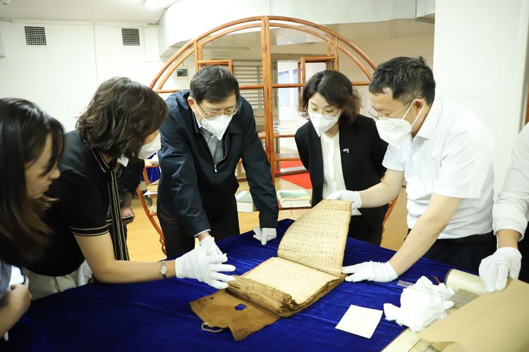 文物返还案件跨境公证认证材料整理现场