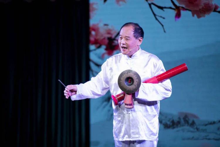 南漳东巩镇非遗渔鼓戏老艺人表演现场