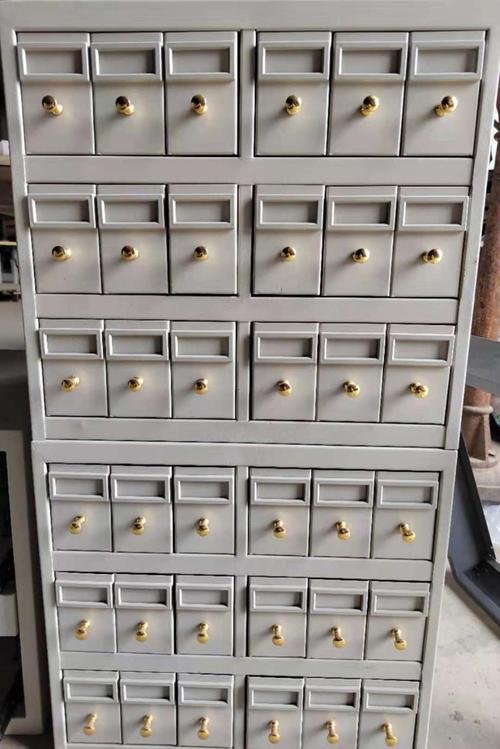试验室存放断裂零件的标本柜